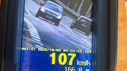 Pędził 107 km/h w terenie zabudowanym. Był pijany i miał sądowy zakaz prowadzenia