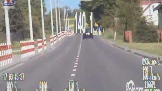Pędził 140 km/h z małym dzieckiem w aucie. Stracił prawo jazdy