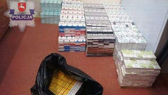 Pędził 160 km/h, a w bagażniku miał kontrabandę