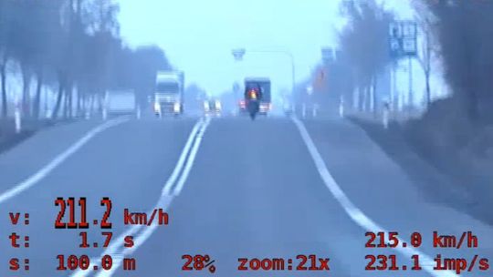 Pędził 211 km/h motocyklem. 500 zł mandatu [wideo]
