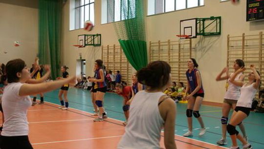 Pękają ściany, pęcznieją futryny. Hala w Kraśniku zamknięta