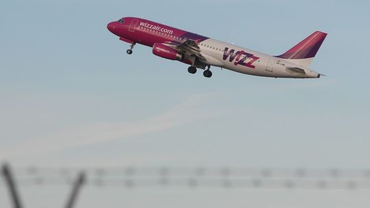 Pękła szyba w samolocie z Tel Awiwu do Lublina. Przymusowe lądowanie
