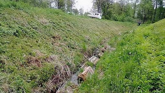 Pęknięty wał zalewu w Kraśniku: Urzędnicy czekają na ekspertyzę