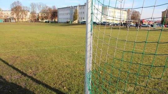 Pełnowymiarowe boisko w Białej Podlaskiej. Do trzech razy sztuka