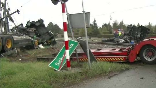 Pendolino staranowało ciężarówkę na przejeździe. 18 osób rannych
