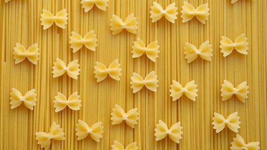 Penne, farfale i bucatini. I makaron z truskawkami