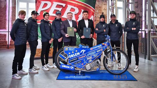 Perła nadal z żużlowcami Motoru