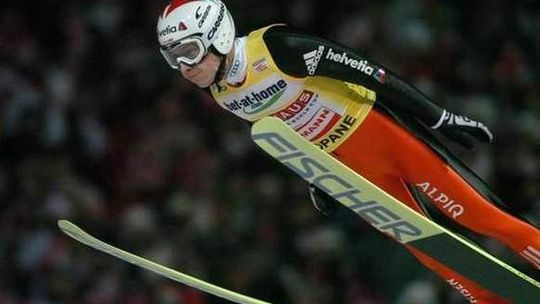 Peter Prevc wygrywa drugi konkurs w Bad Mitterndorf. Dwóch Polaków w dziesiątce