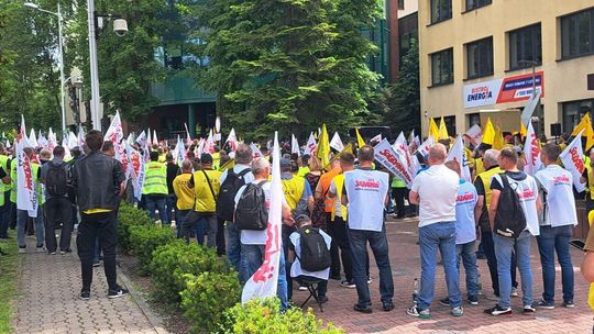 Petycja, postulaty i podwyżki. Pikieta pracowników PGE Dystrybucja 