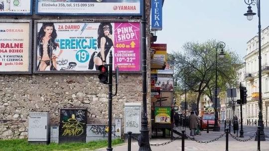 "Pewny sposób na erekcję". Radny oburzony billboardem, miasto mu odpowiada