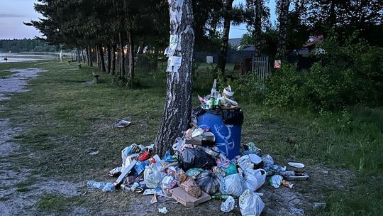 Piaseczno. Eko-patologia, wypoczynek wśród śmieci