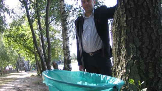 Piaseczno: Są letnicy, więc są śmieci