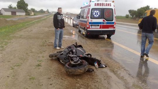 Piaski: Ranny motocyklista, kierowca audi uciekł?