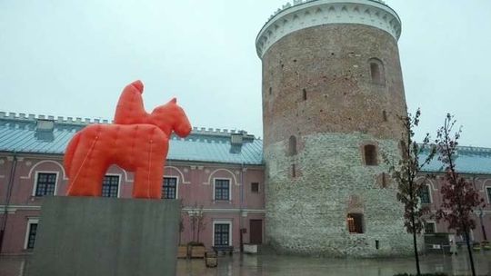 Piastów, czy Daniela? Jak nazywać wieżę na dziedzińcu Zamku?