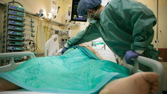 Piąta fala koronawirusa. "W szczycie możemy mieć nawet do 200 tys. zakażeń dziennie"