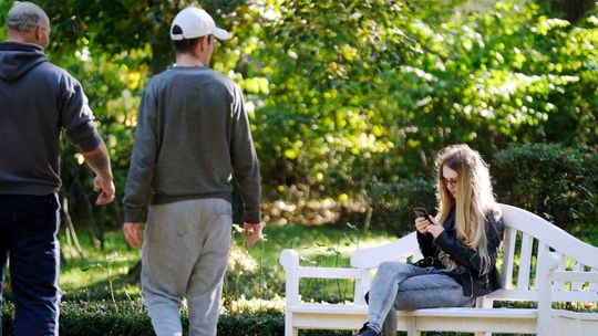 Piątek to ostatni dzień na spacer po Lublinie bez maseczki. W Ogrodzie Saskim widać jesień