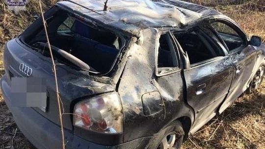 Piątka uczniów jechała do szkoły. Audi wypadło z drogi