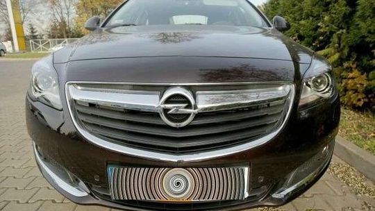 Pięć nowych nieoznakowanych policyjnych opli wyjedzie na ulice