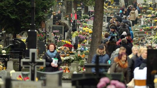 Piękna jesień Wszystkich Świętych. Wyniki kwesty na cmentarzu przy Lipowej