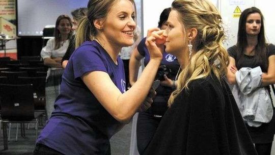 "Piękna na wiosnę". Modne stylizacje ślubne w Puławach 