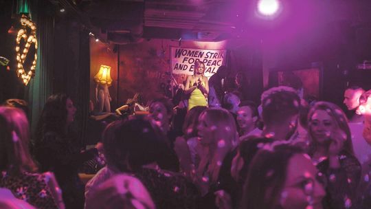 Piękna Pszczoła nie chce odlecieć. CSK od prawie roku próbuje się pozbyć dyskoteki