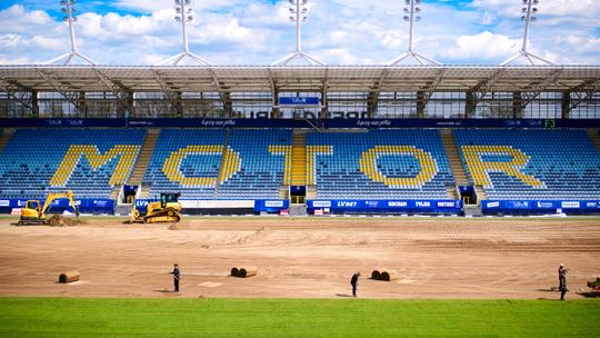 Pięknieje murawa na stadionie Motoru. „Piłkarze będą mieli dużą przyjemność”