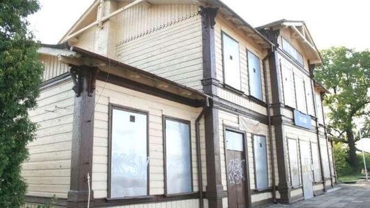 Piękny i niechciany. Dworzec kolejowy Puławy Drewniane