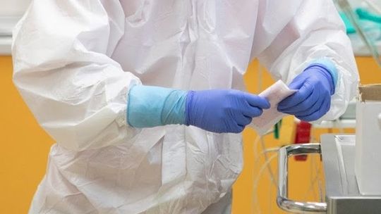 Pielęgniarka zakażona koronawirusem zmarła w domu. Szpital, w którym pracowała jest w szoku