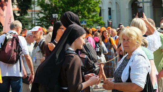 Pielgrzymi przejdą przez Lublin. W sobotę kierowców czekają utrudnienia