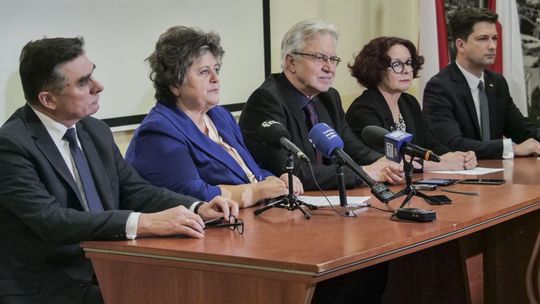 "Pieniądze będą wypłacone w kwietniu". Posłowie PiS o obietnicach rządu