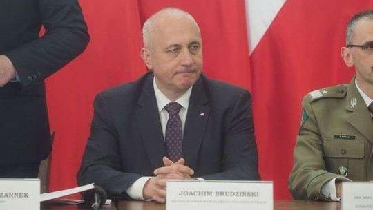 Pieniądze na zniszczone drogi. Minister prosił żeby "każdą złotówkę oglądać po kilka razy"