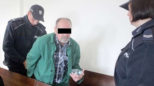 Pieniądze, wódka i benzyna. Mąż już nie przyznaje się do podpalenia żony