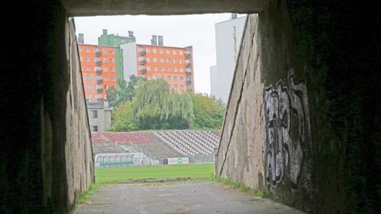 Pieniądze ze sprzedaży działki miały trafić na remont stadionu. Dlaczego tak się nie stało?