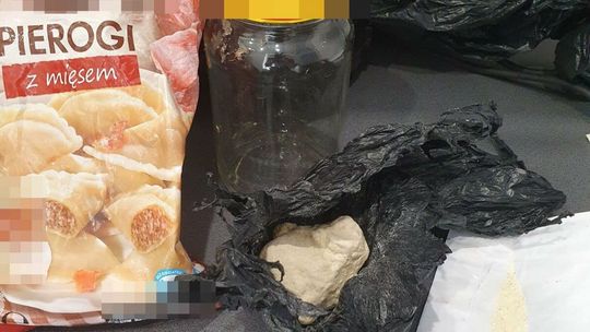 Pierogi z mięsem? W lodówce mieszkańca Puław znaleźli coś innego