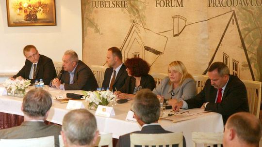 Pierwsza debata partyjnych \"jedynek\"