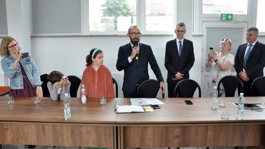 Pierwsza decyzja nowego burmistrza. Jego ludzie mają wpływy również w powiecie 