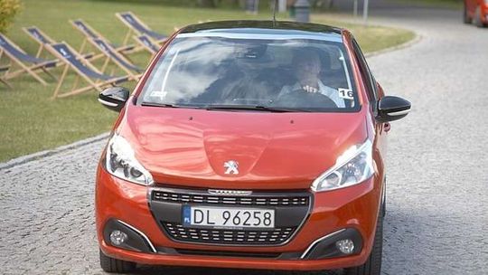 Pierwsza jazda. Peugeot 208 z nowym makijażem