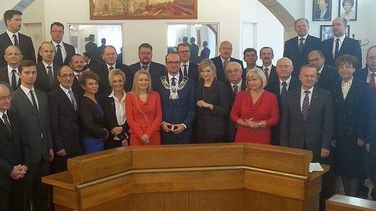 Pierwsza sesja Rady Miasta. Kowalczyk przewodniczącym, Komorski zastępcą Żuka