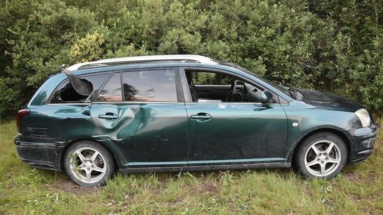 Pierwszą szybę wybił przez przypadek, pozostałe... bo świetnie się bawił