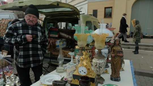 Pierwsza w tym roku lubelska giełda staroci. Hitem srebrna misa z ponad 2 kg srebra. Wiemy ile kosztowała