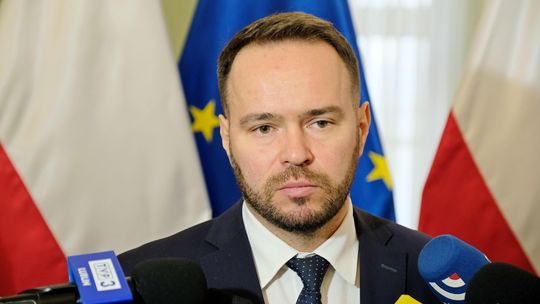 Pierwsze dni nowego wojewody: Granica, zdjęty krzyż i dyrektorskie wakaty