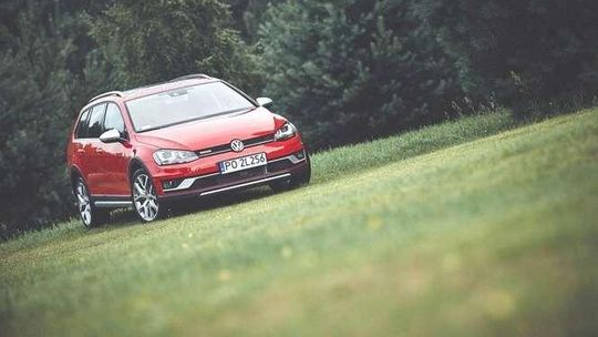 Pierwsze golfy do serwisów