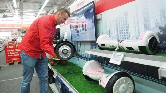 Pierwsze komunie z kopertą w tle. Jakie prezenty dostają dzieci na komunię?