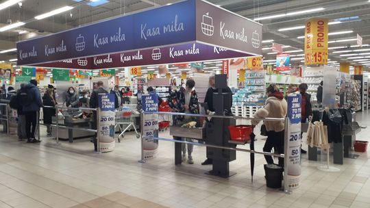 Pierwszy dzień narodowej kwarantanny w Lublinie. Szturm na sklepy spożywcze [zdjęcia]