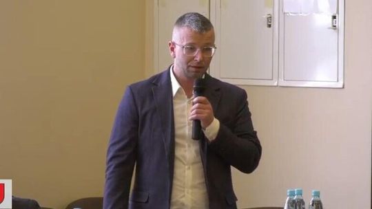 Pierwszy dzień pracy nowego dyrektora, a radny już pyta o zwolnienia