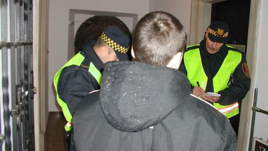 Pierwszy dzień wiosny w Zamościu: Policja i Straż Miejska wyłapują wagarowiczów