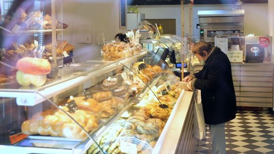 Pierwszy dzień z godzinami dla seniorów i już problemy w lubelskich sklepach 