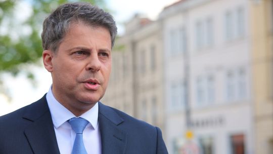 Pierwszy kandydat w wyborach do Parlamentu Europejskiego. Na stole leżało 120 milionów, tylko za to, by zniknął z Radia Maryja i TV Trwam