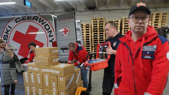 Pierwszy transport z Polskiego Czerwonego Krzyża ruszył na Ukrainę. Jak można pomóc? [zdjęcia]