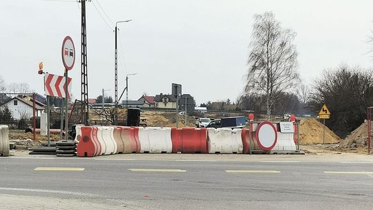 Piesi "odcięci od świata". Drogowcy proszą o dwa tygodnie cierpliwości